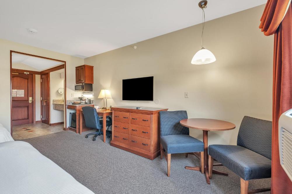 Standard Queen Room interior
